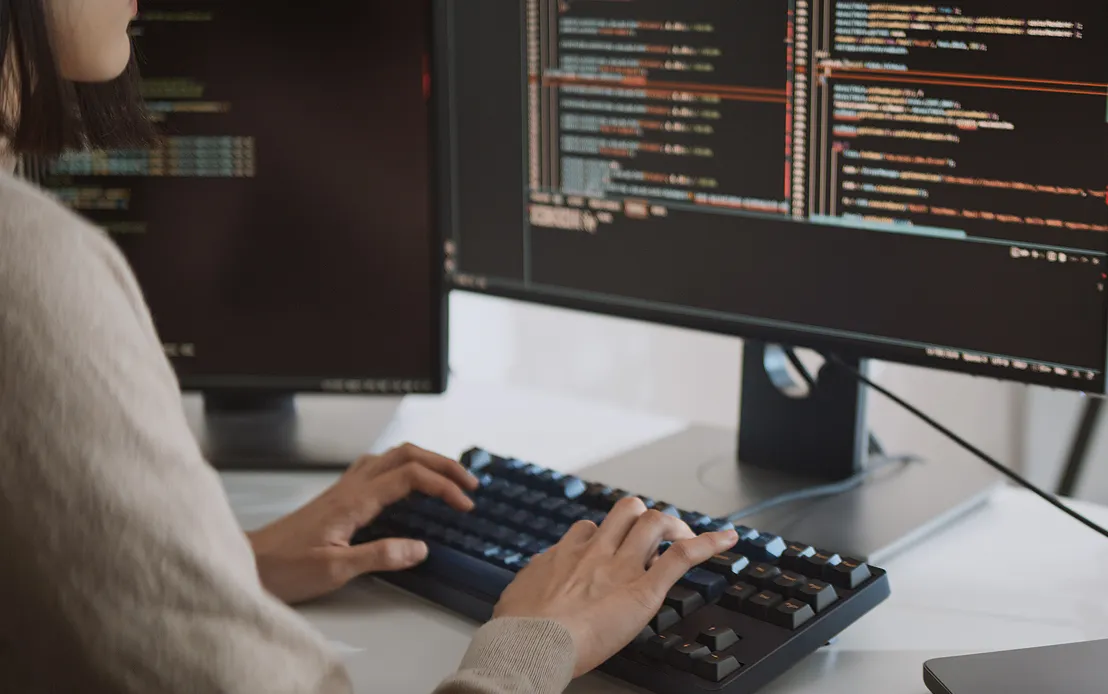woman-coding